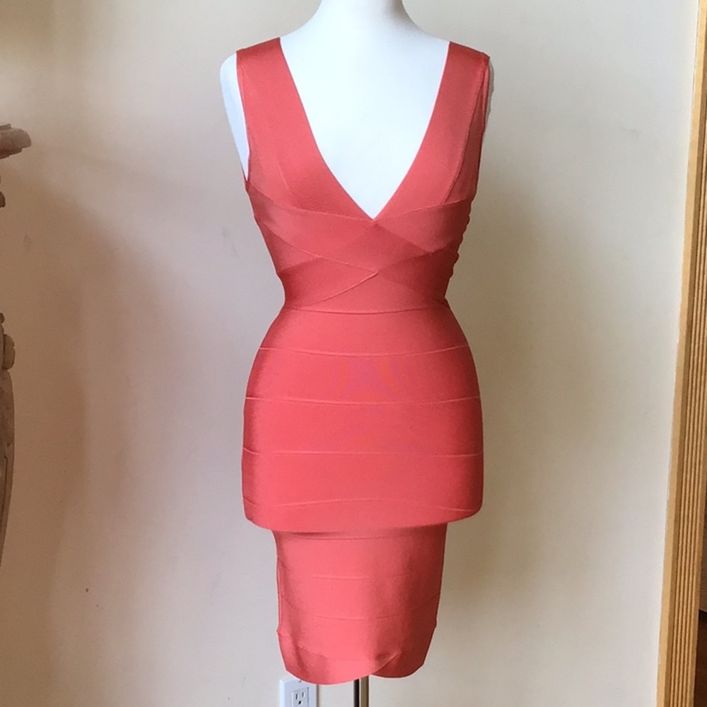 HERVE LEGER PARIS gorgeous mini cocktail dress in coral.